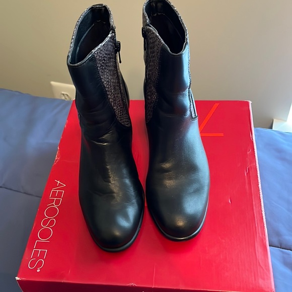 Women’s Aerosoles Hole of Fame black leather boots with faux snakeskin - Picture 2 of 3